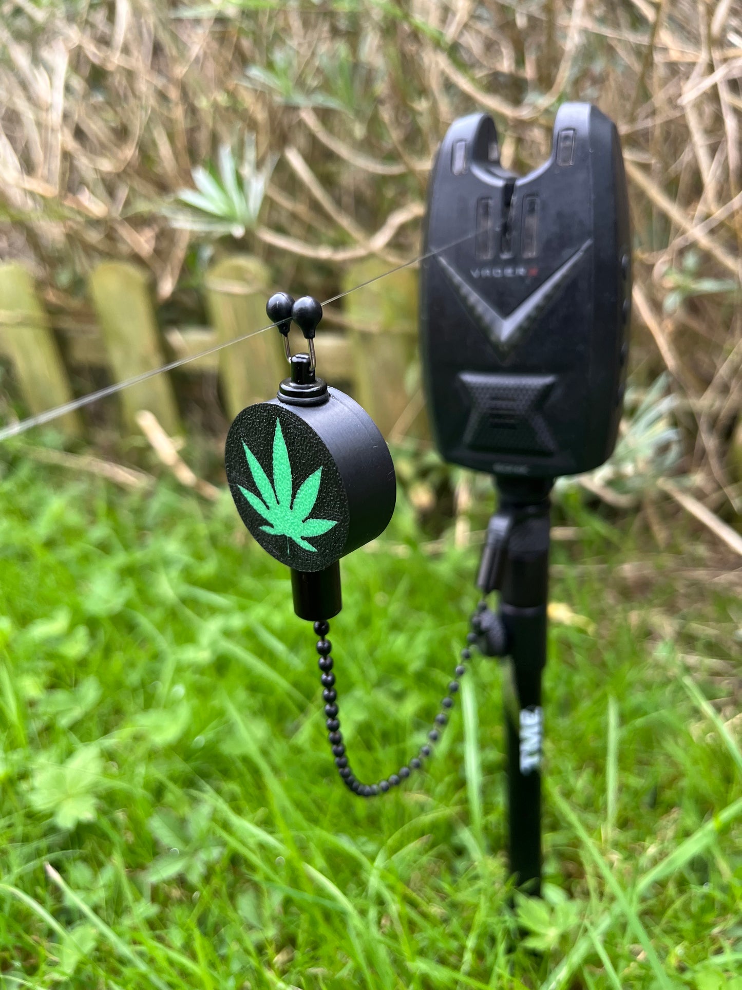 Custom 420 Leaf Carp Fishing Bobbins Metal Clips Bite Indicators