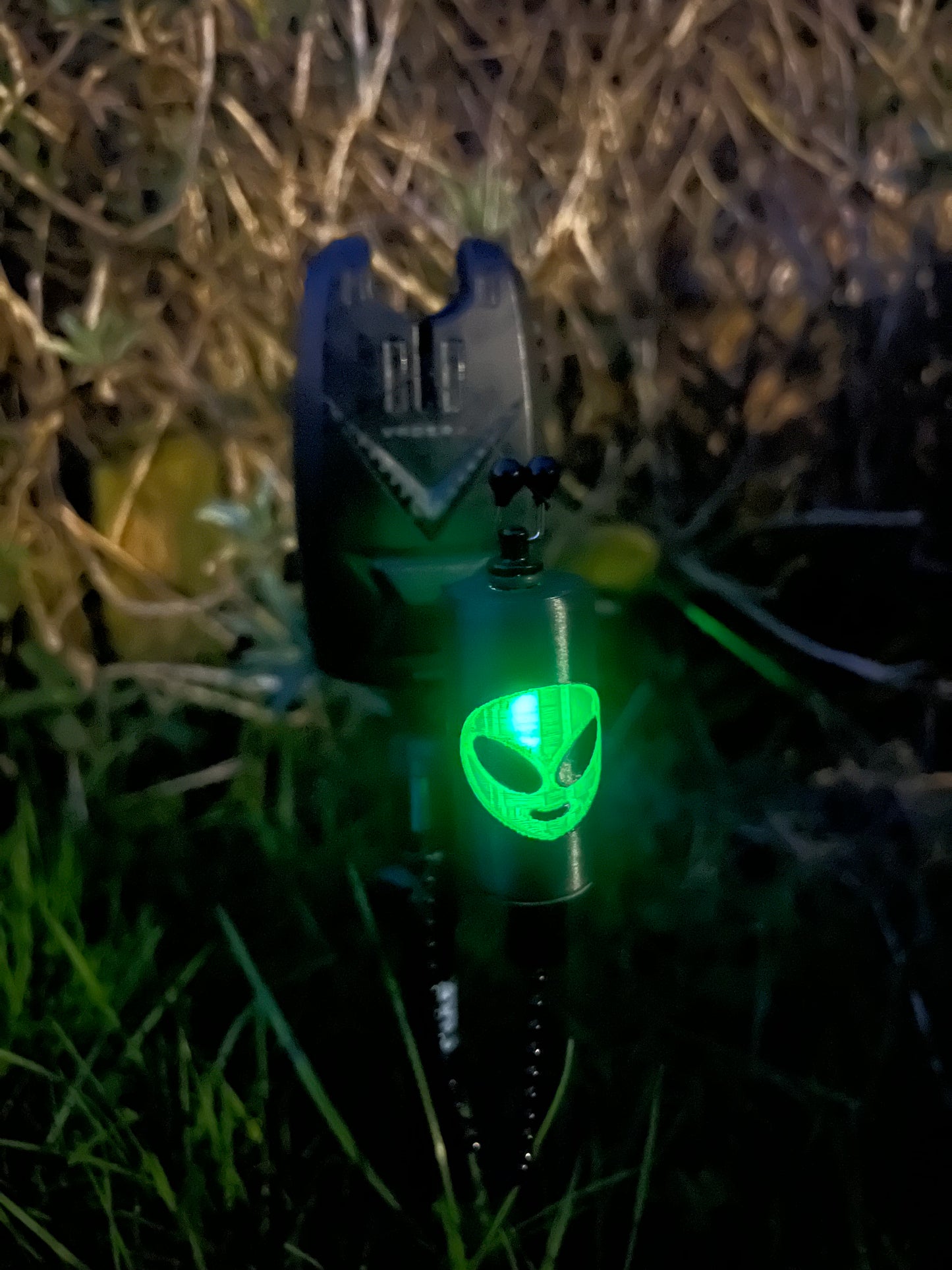 Glow In The Dark Custom Alien Carp Fishing Bobbins Metal Clips Bite Indicators