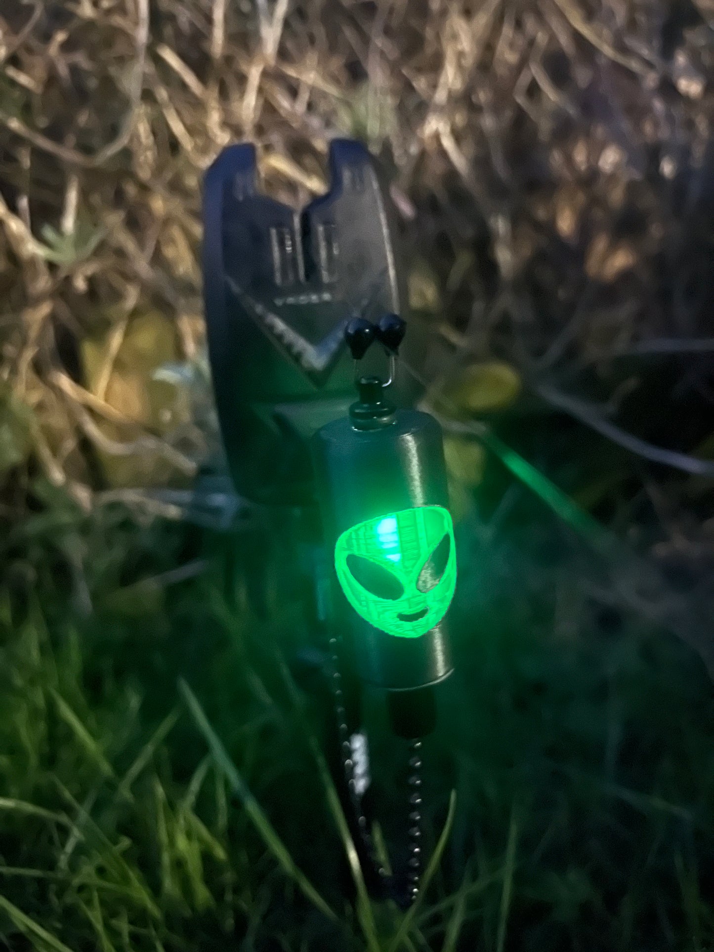 Glow In The Dark Custom Alien Carp Fishing Bobbins Metal Clips Bite Indicators